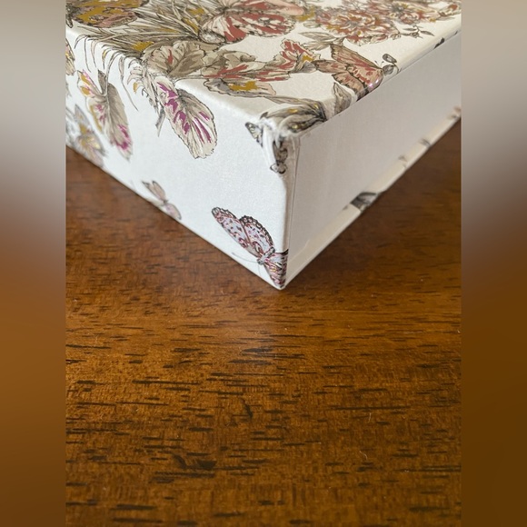 Christian Dior Around the World gift box with magnetic closure flap - Picture 7 of 15